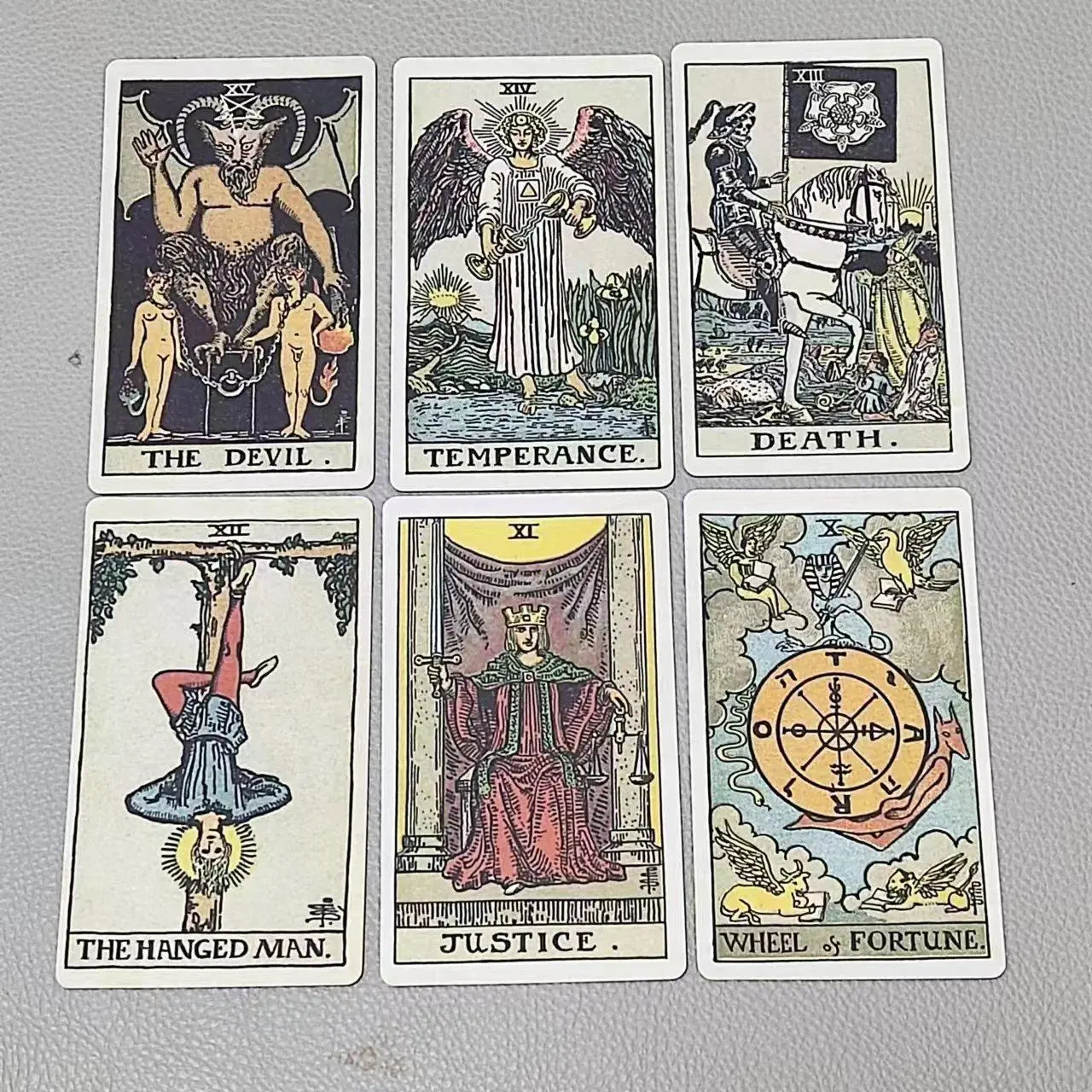 El Tarot clásico de 10,3x6cm,  - Tarot Deck With Guidebook reseña y precio